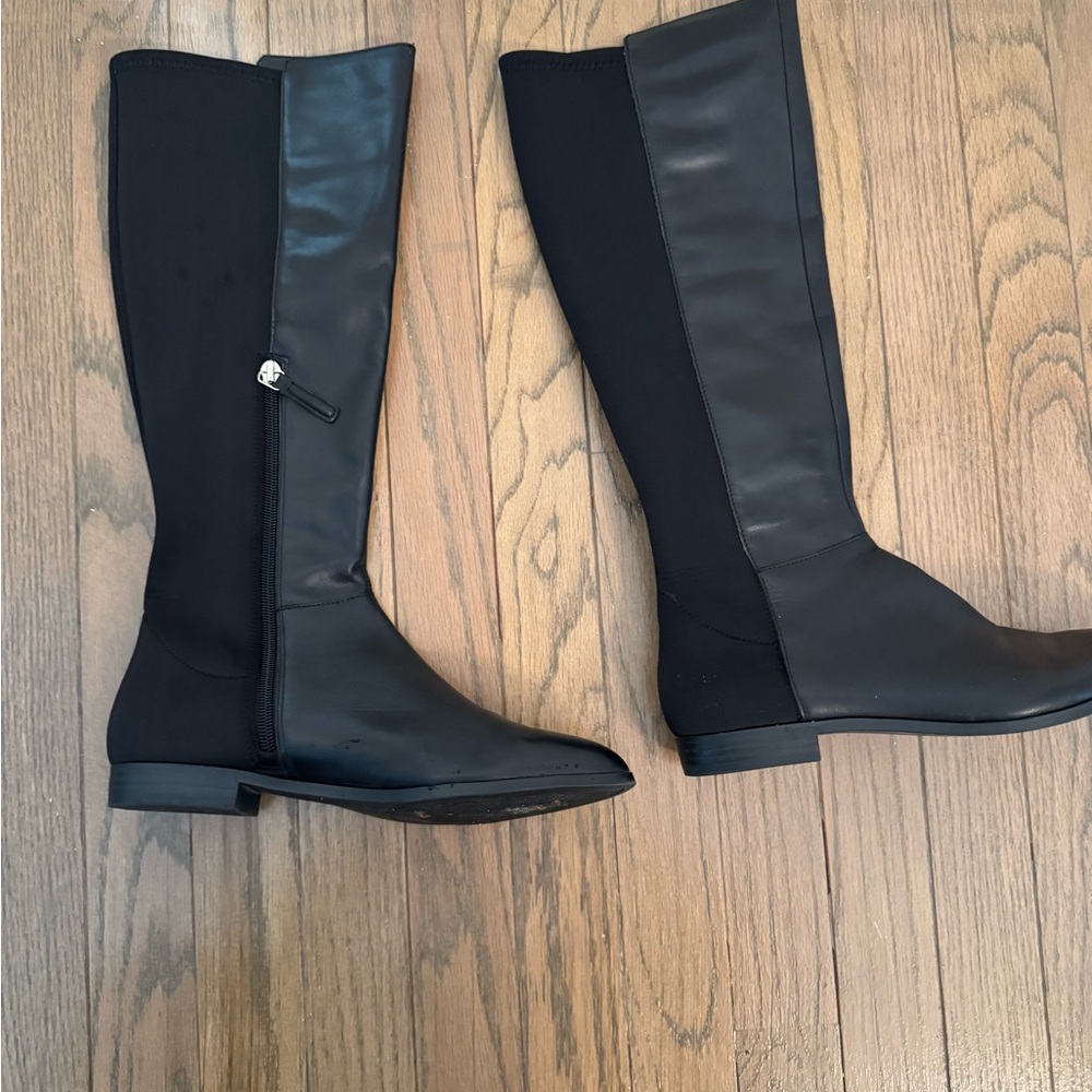 Nine West boots size 7.5! Only wore twice and still in great condition